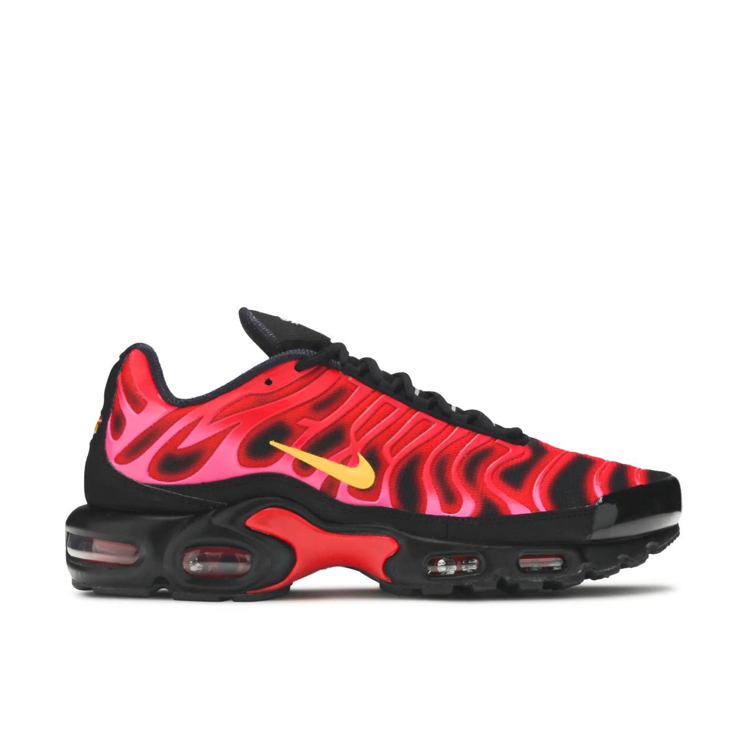 Nike Air Max Plus kırmızı siyah detaylı kadın spor ayakkabı, sarı Nike logosu ile