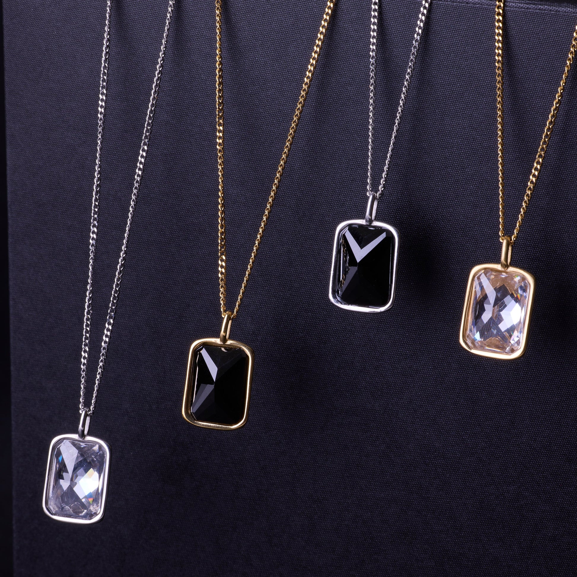 Gümüş Kaplama Çelik Siyah Zirkon Taşlı Kolye