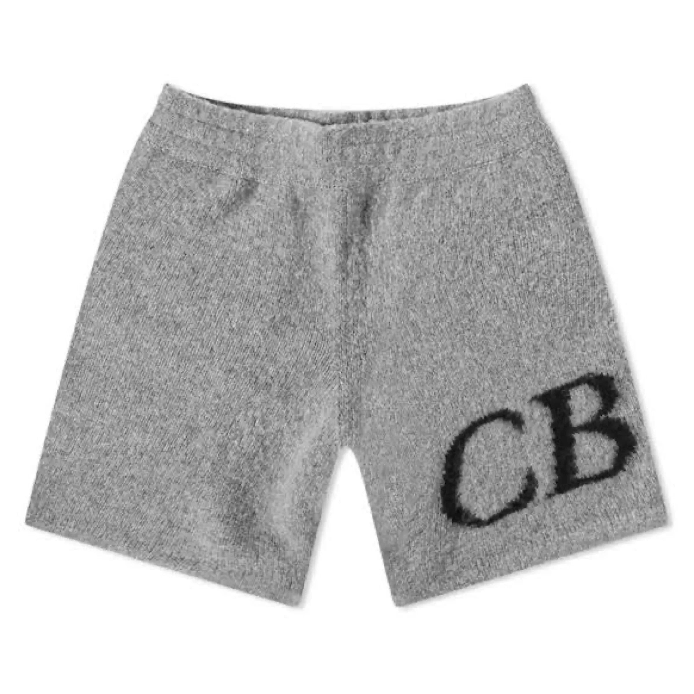 Çift harf CB işaretli gri yumuşak kumaş rahat erkek şort