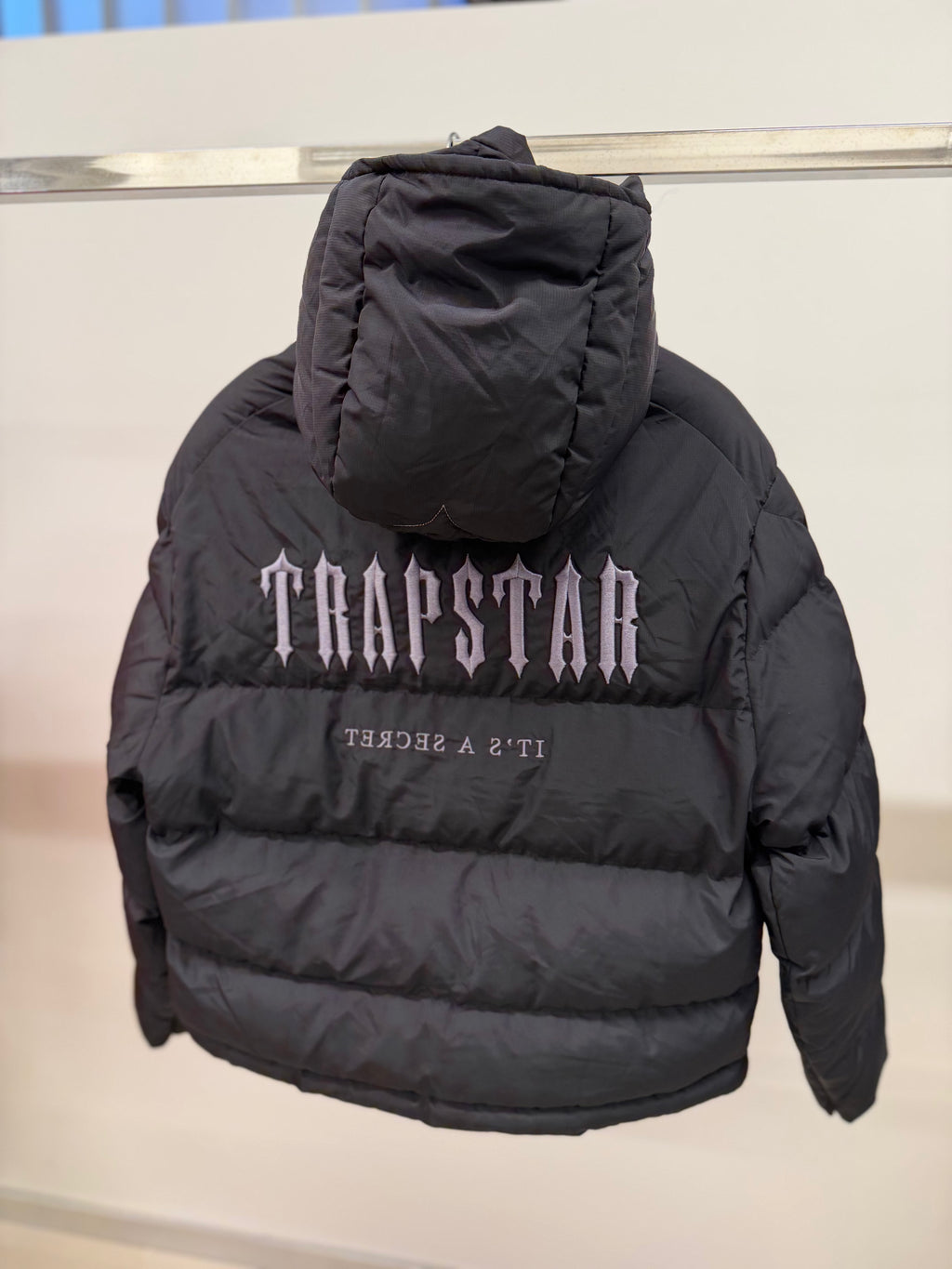 *DEFECTIVE PRODUCT (There is a zipper defect or a minor tear) ALL SALES ARE FINAL RETURN NOT ACCEPTED* Trapstar S