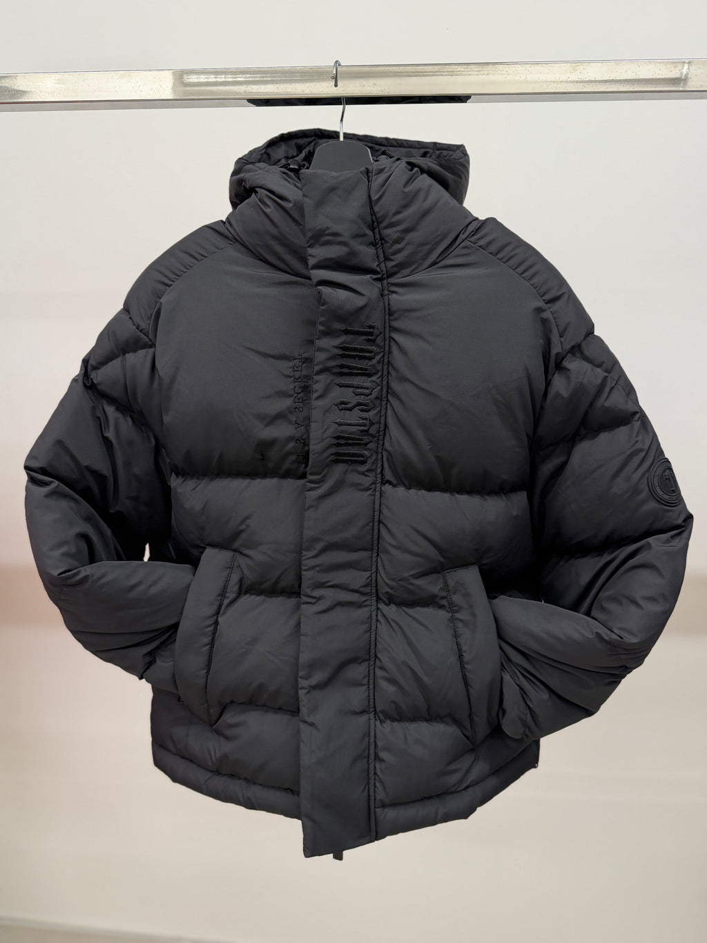 *DEFECTIVE PRODUCT (There is a zipper defect or a minor tear) ALL SALES ARE FINAL RETURN NOT ACCEPTED* Trapstar M