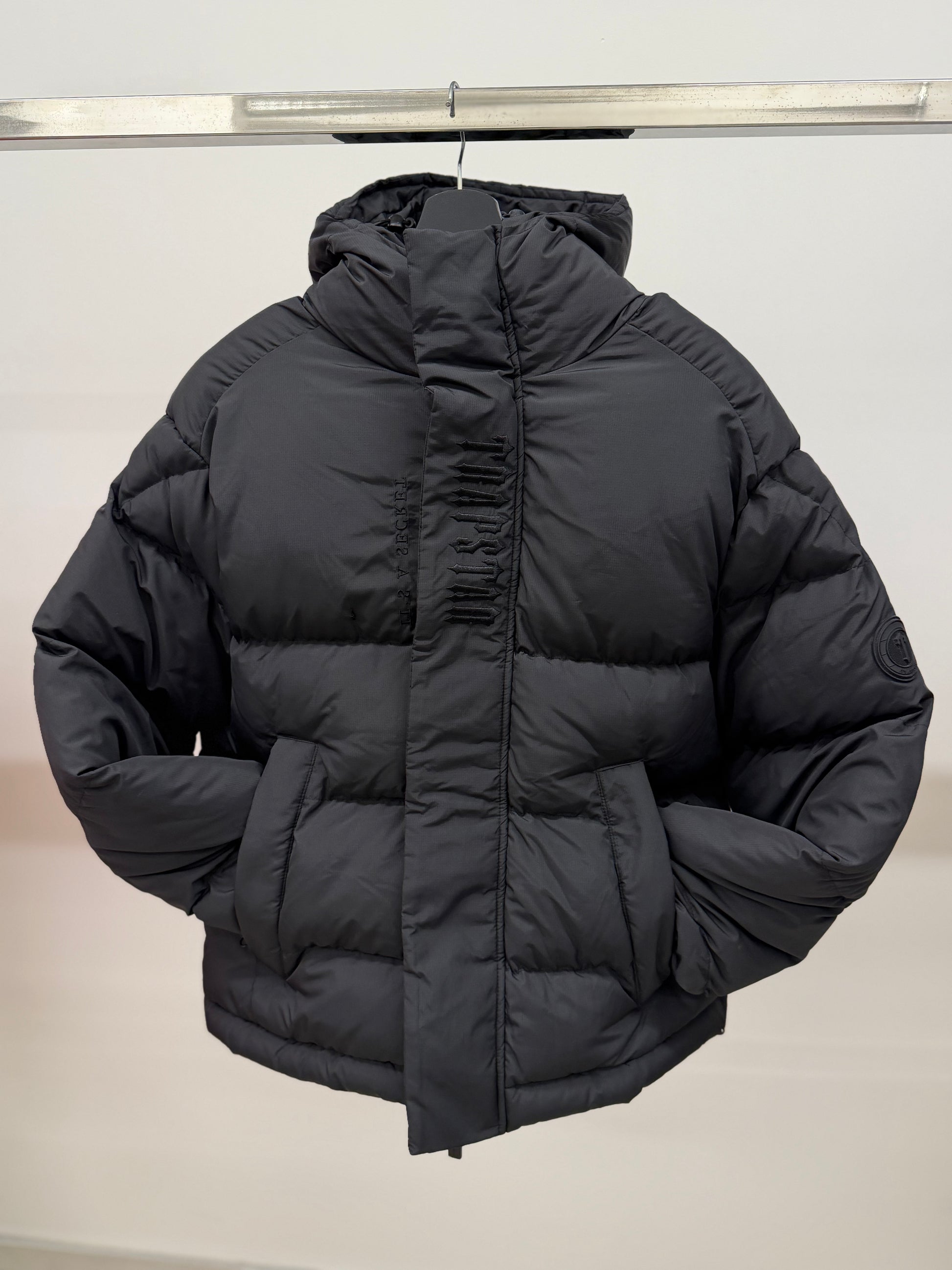 *DEFECTIVE PRODUCT (There is a zipper defect or a minor tear) ALL SALES ARE FINAL RETURN NOT ACCEPTED* Trapstar M