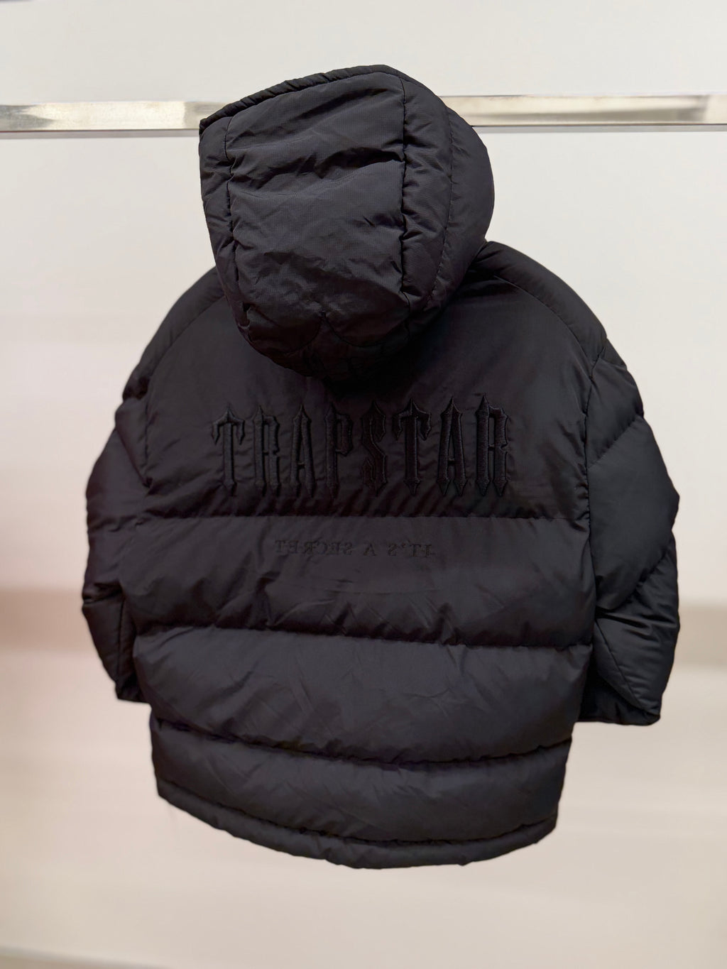 *DEFECTIVE PRODUCT (There is a zipper defect or a minor tear) ALL SALES ARE FINAL RETURN NOT ACCEPTED* Trapstar M