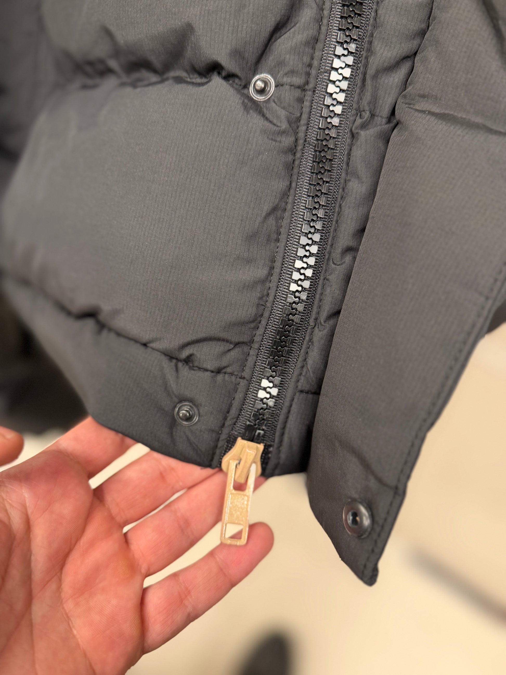 *DEFECTIVE PRODUCT (There is a zipper defect or a minor tear) ALL SALES ARE FINAL RETURN NOT ACCEPTED* Trapstar XXXL