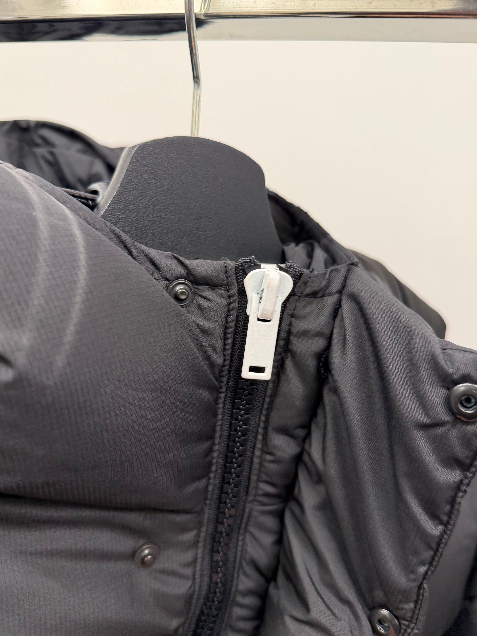 *DEFECTIVE PRODUCT (There is a zipper defect or a minor tear) ALL SALES ARE FINAL RETURN NOT ACCEPTED*
 Trapstar M