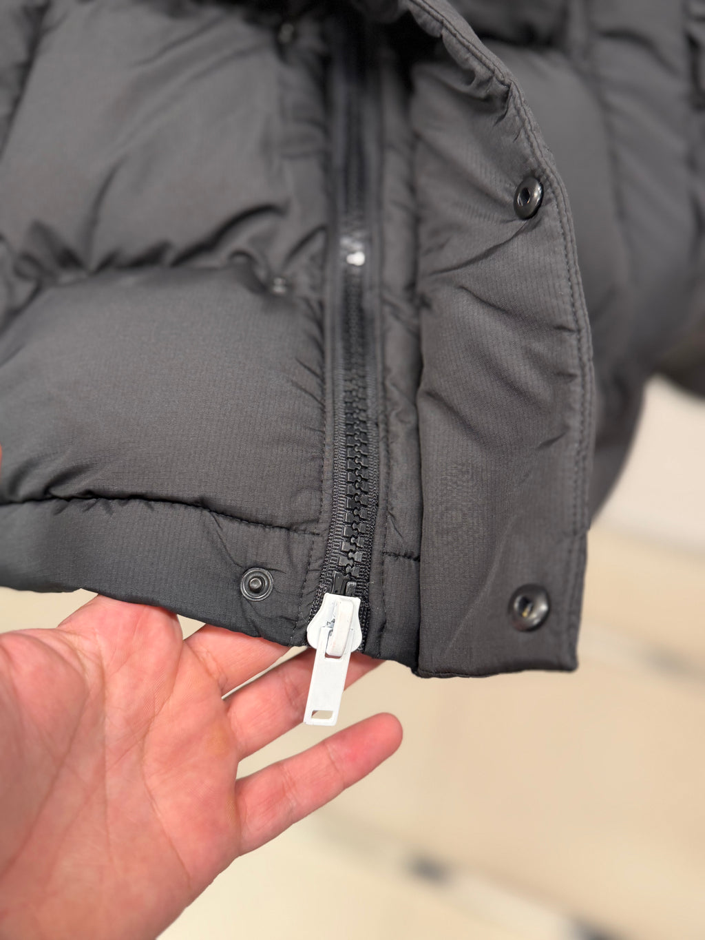 *DEFECTIVE PRODUCT (There is a zipper defect or a minor tear) ALL SALES ARE FINAL RETURN NOT ACCEPTED*
 Trapstar M