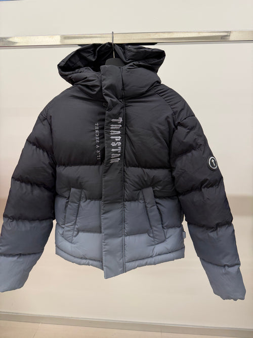 *DEFECTIVE PRODUCT (There is a zipper defect or a minor tear) ALL SALES ARE FINAL RETURN NOT ACCEPTED* Trapstar XS