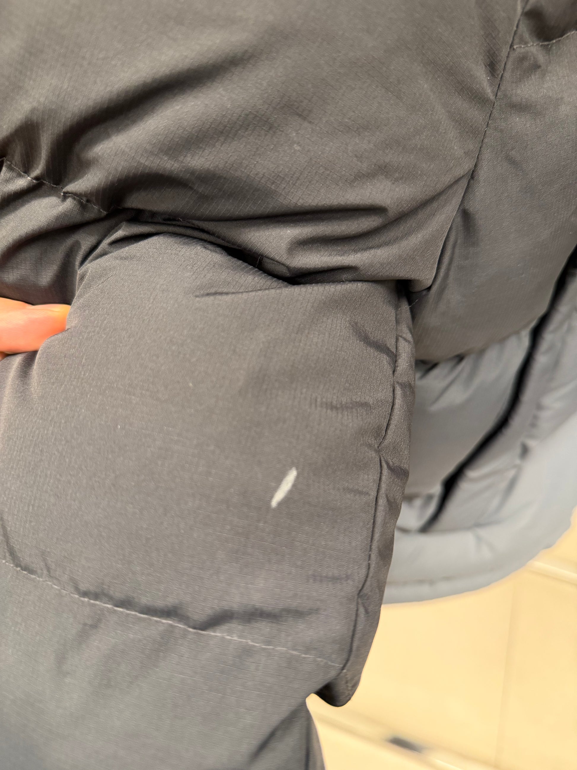 *DEFECTIVE PRODUCT (There is a zipper defect or a minor tear) ALL SALES ARE FINAL RETURN NOT ACCEPTED* Trapstar XS