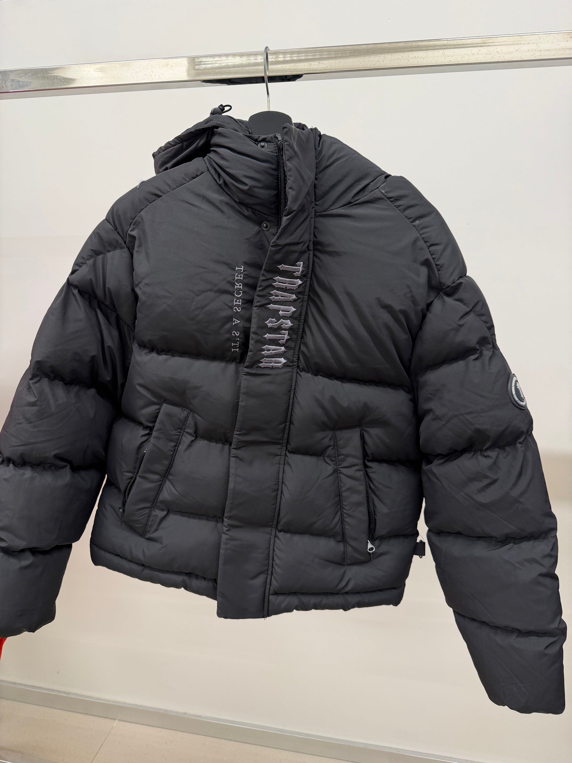 *DEFECTIVE PRODUCT (There is a zipper defect or a minor tear) ALL SALES ARE FINAL RETURN NOT ACCEPTED* Trapstar XS