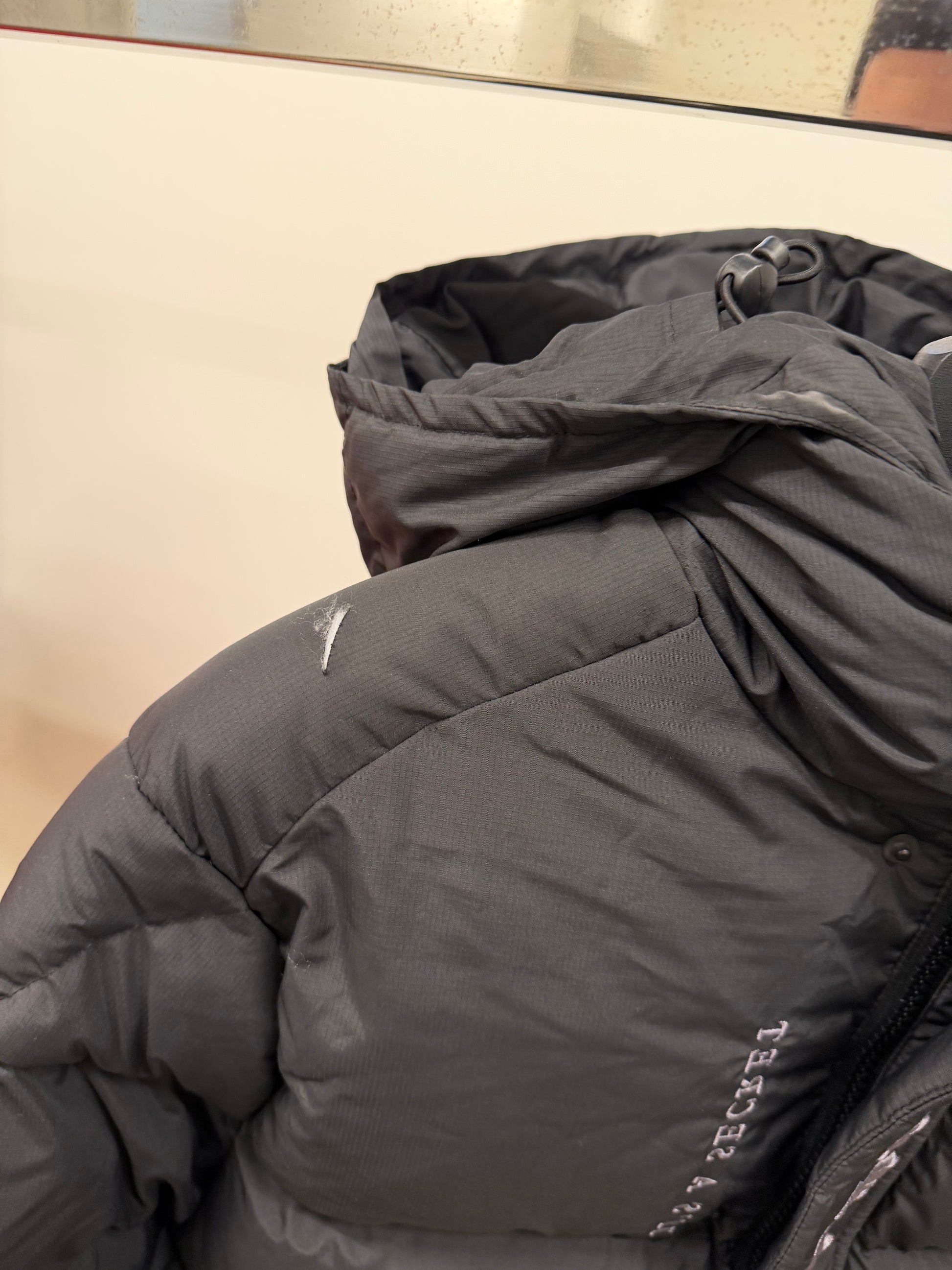 *DEFECTIVE PRODUCT (There is a zipper defect or a minor tear) ALL SALES ARE FINAL RETURN NOT ACCEPTED* Trapstar XS