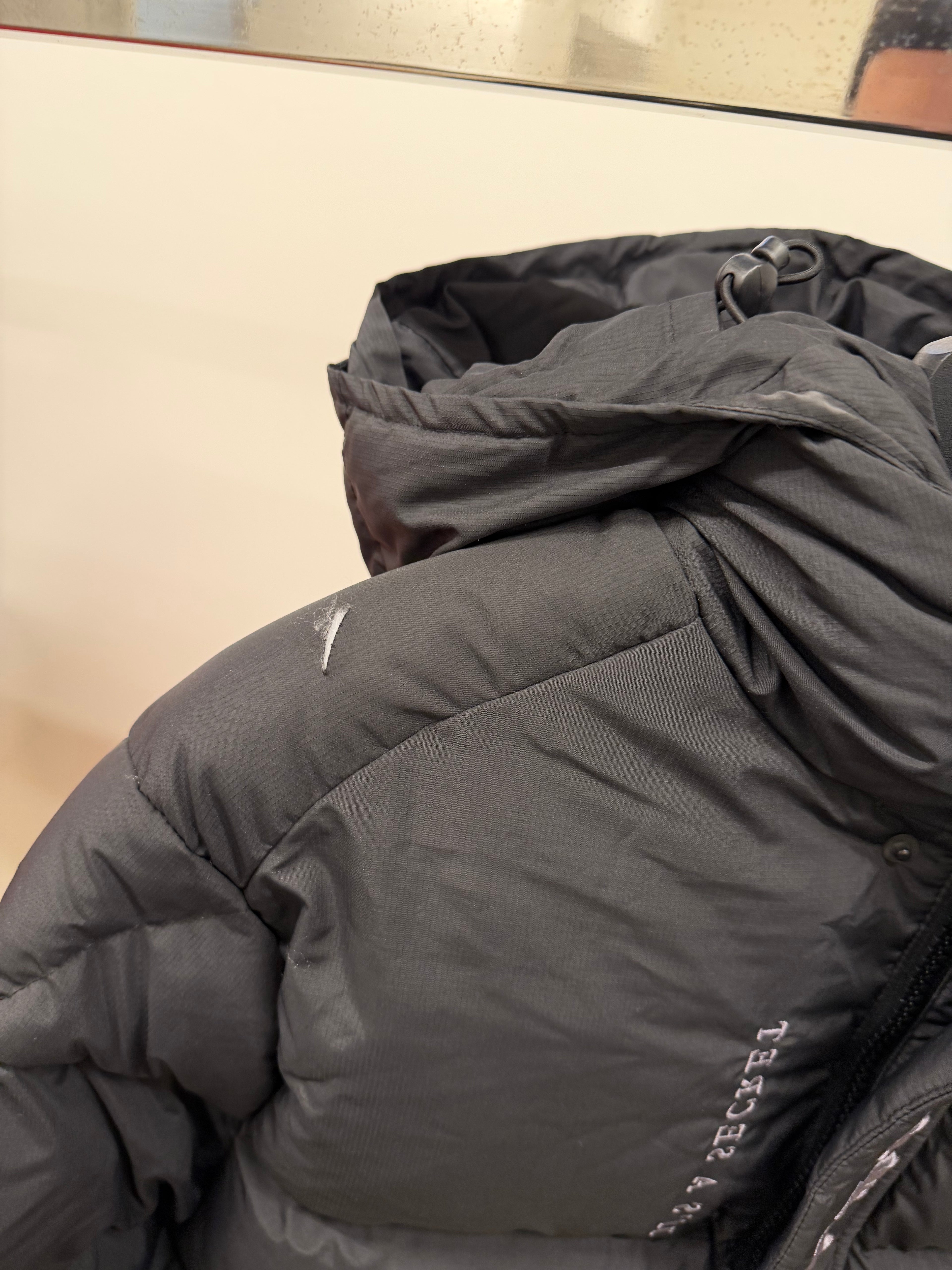 *DEFECTIVE PRODUCT (There is a zipper defect or a minor tear) ALL SALES ARE FINAL RETURN NOT ACCEPTED* Trapstar XS